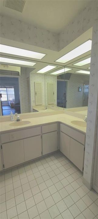 На продажу: $258,900 (2 спален, 2 ванн, 1346 Квадратных фут)