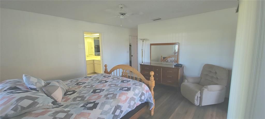 На продажу: $258,900 (2 спален, 2 ванн, 1346 Квадратных фут)