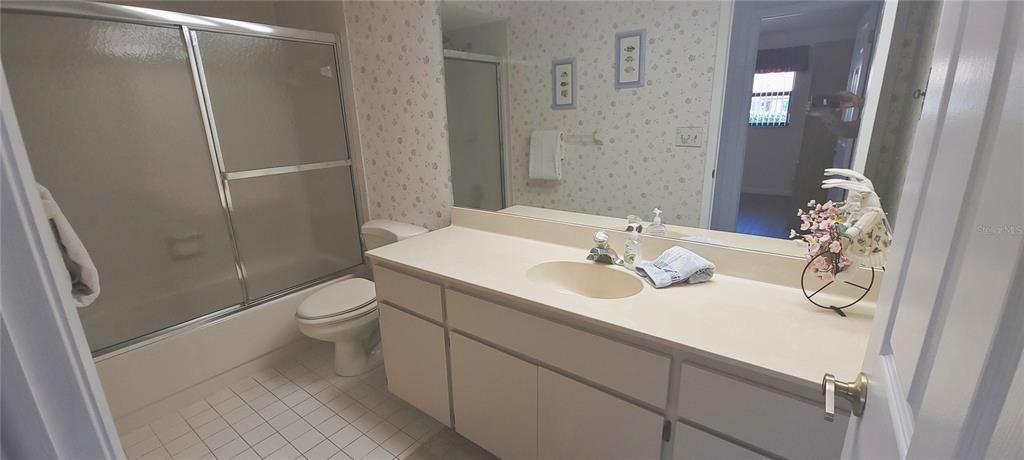 На продажу: $258,900 (2 спален, 2 ванн, 1346 Квадратных фут)