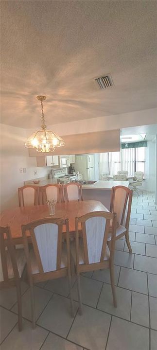 На продажу: $258,900 (2 спален, 2 ванн, 1346 Квадратных фут)