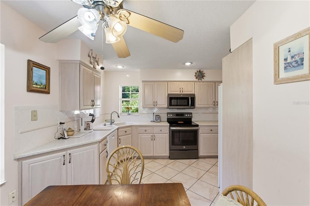 For Sale: $405,000 (3 beds, 2 baths, 1792 Square Feet)