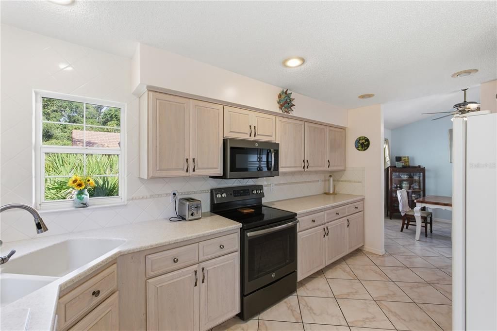 For Sale: $405,000 (3 beds, 2 baths, 1792 Square Feet)