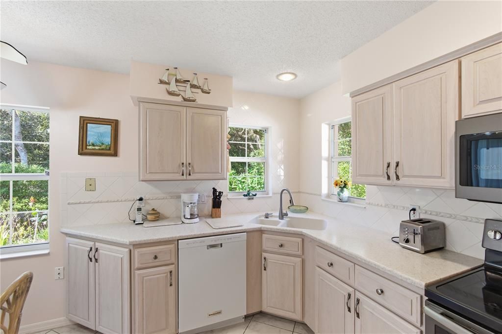 For Sale: $405,000 (3 beds, 2 baths, 1792 Square Feet)