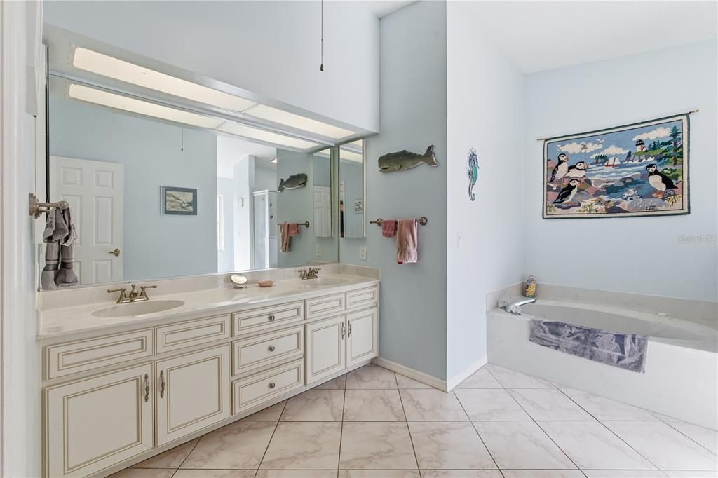 For Sale: $405,000 (3 beds, 2 baths, 1792 Square Feet)