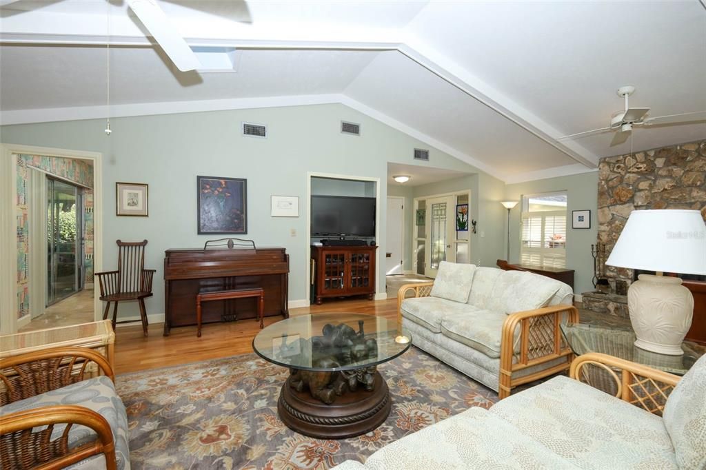 На продажу: $450,000 (3 спален, 2 ванн, 1602 Квадратных фут)