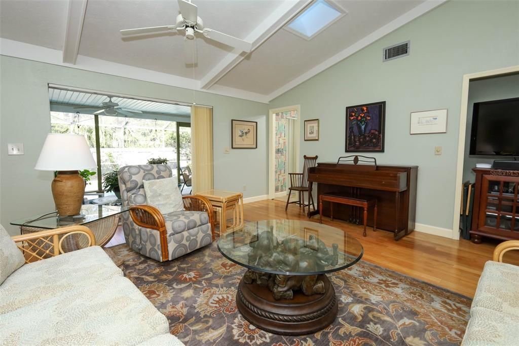 На продажу: $450,000 (3 спален, 2 ванн, 1602 Квадратных фут)