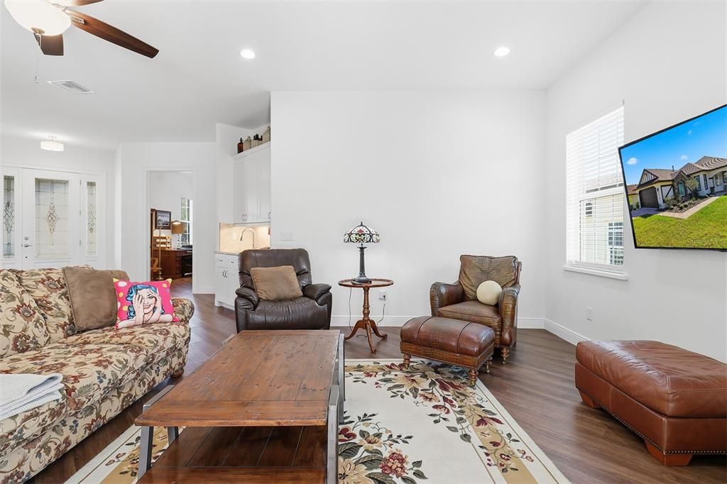 En Venta: $369,900 (3 camas, 2 baños, 1738 Pies cuadrados)