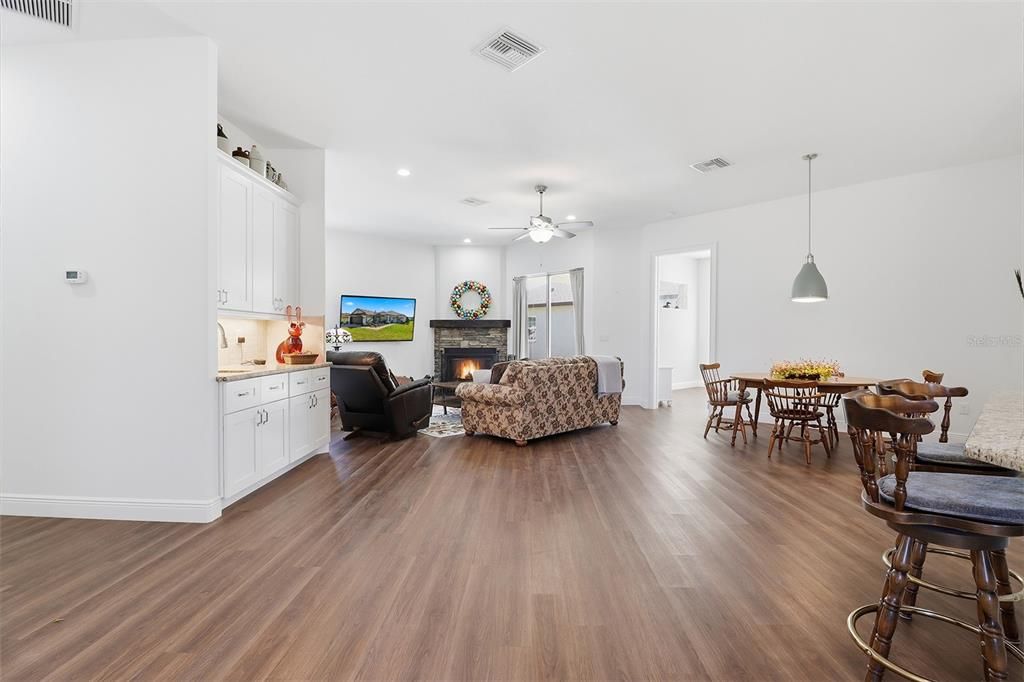 En Venta: $369,900 (3 camas, 2 baños, 1738 Pies cuadrados)