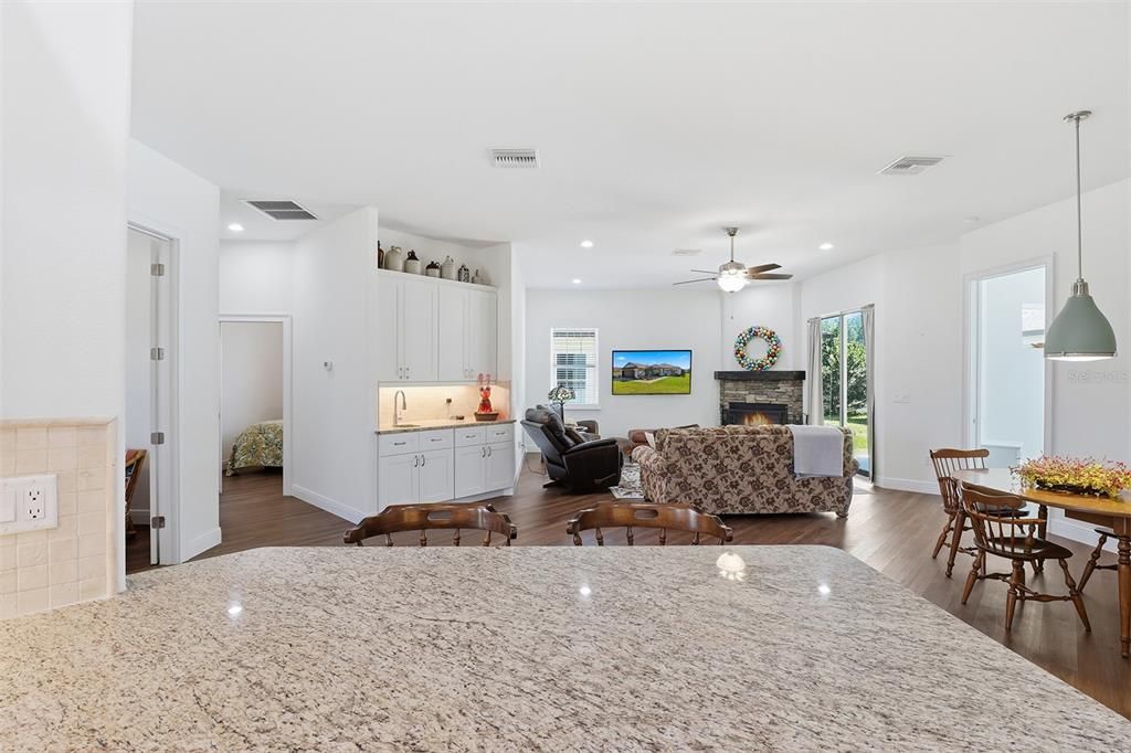 En Venta: $369,900 (3 camas, 2 baños, 1738 Pies cuadrados)