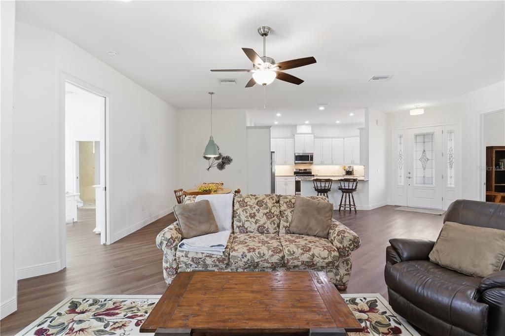 En Venta: $369,900 (3 camas, 2 baños, 1738 Pies cuadrados)