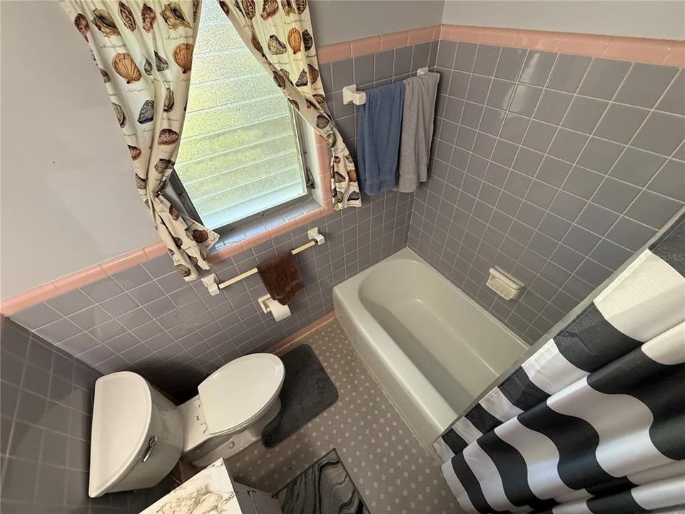 На продажу: $279,900 (3 спален, 2 ванн, 1584 Квадратных фут)