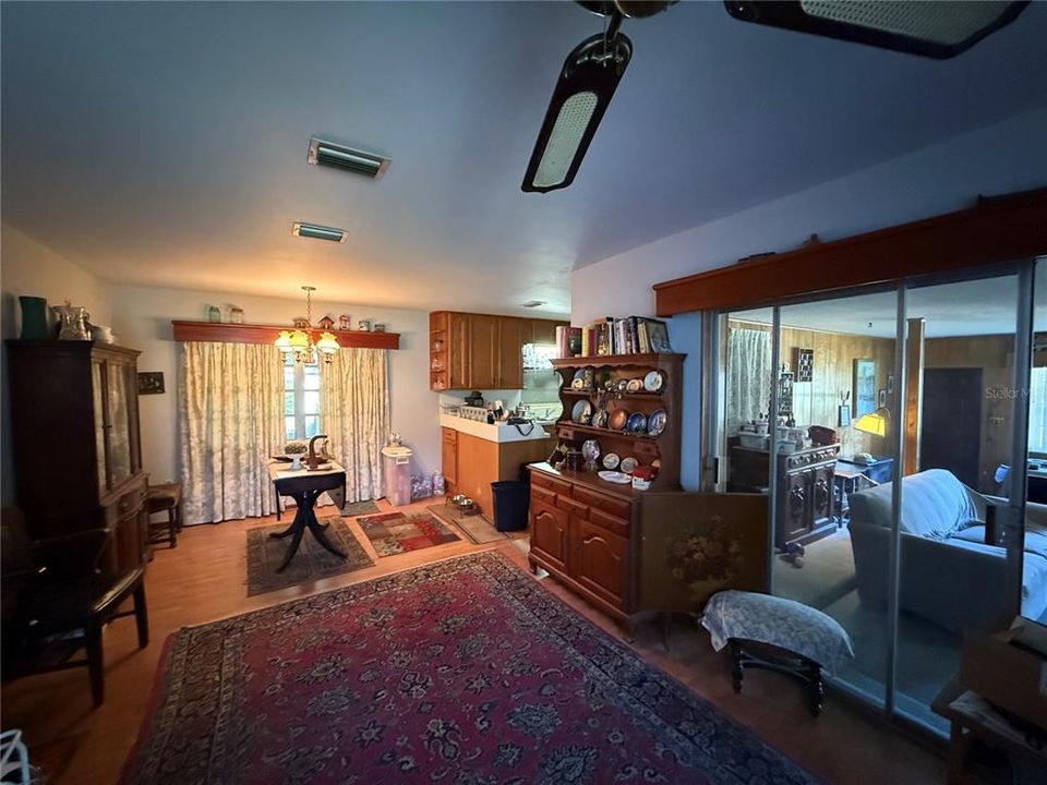 На продажу: $279,900 (3 спален, 2 ванн, 1584 Квадратных фут)