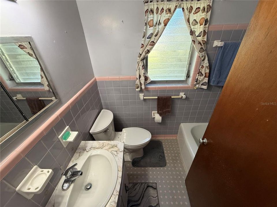 На продажу: $279,900 (3 спален, 2 ванн, 1584 Квадратных фут)