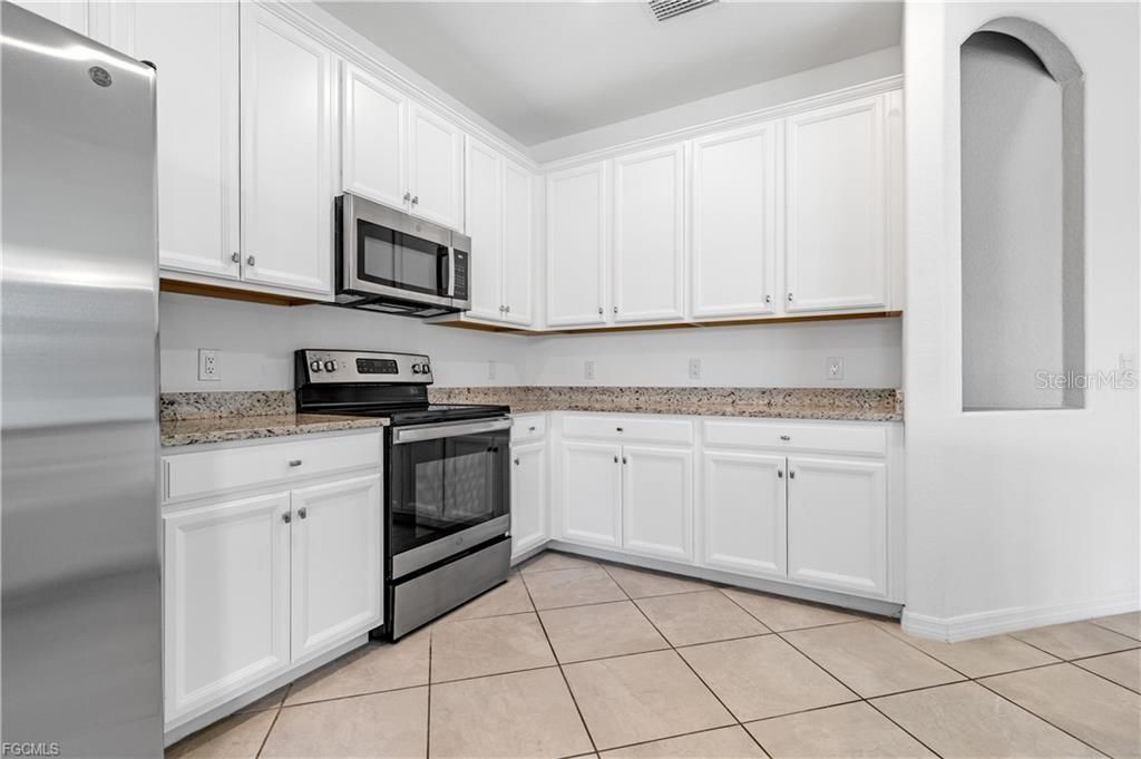 En Venta: $394,900 (4 camas, 2 baños, 2251 Pies cuadrados)