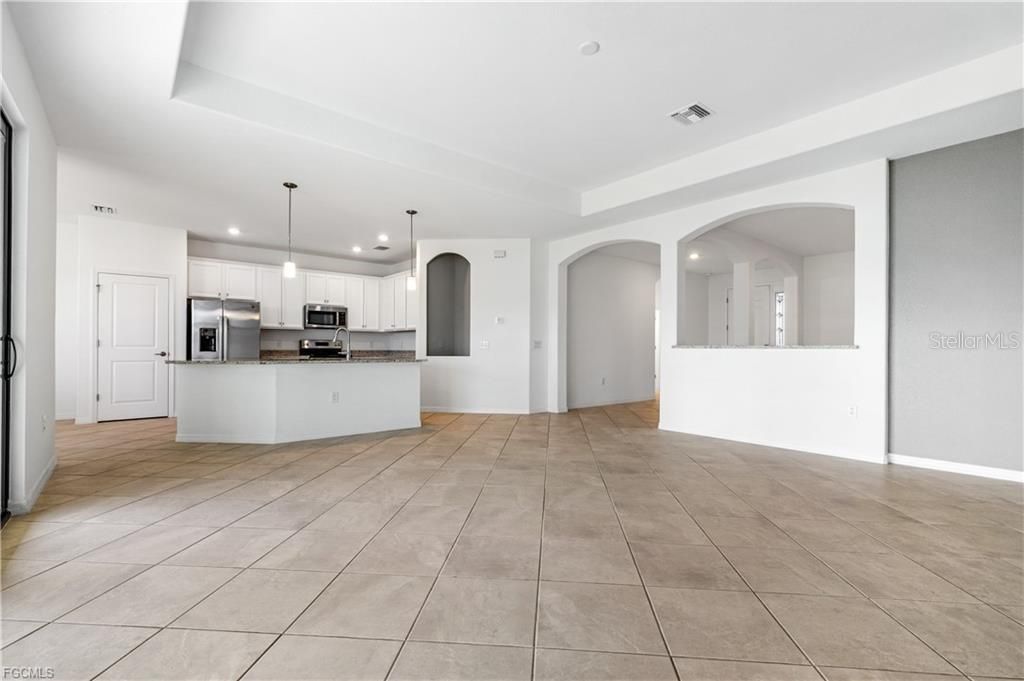 En Venta: $394,900 (4 camas, 2 baños, 2251 Pies cuadrados)