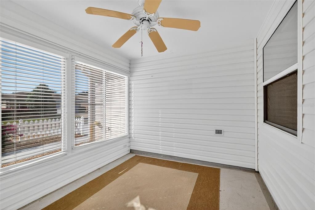 For Sale: $249,900 (2 beds, 2 baths, 1156 Square Feet)