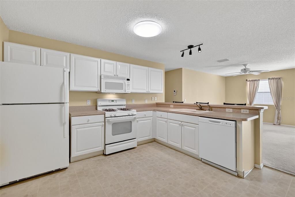 For Sale: $249,900 (2 beds, 2 baths, 1156 Square Feet)