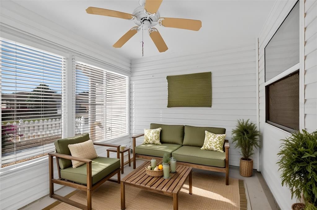 For Sale: $249,900 (2 beds, 2 baths, 1156 Square Feet)