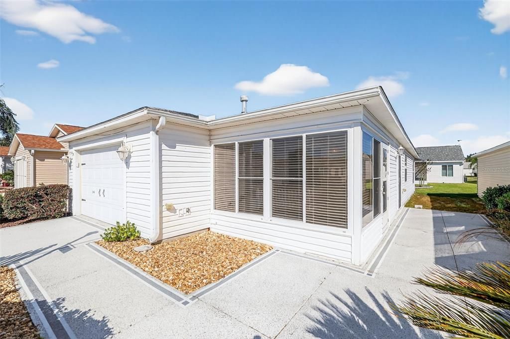 For Sale: $249,900 (2 beds, 2 baths, 1156 Square Feet)