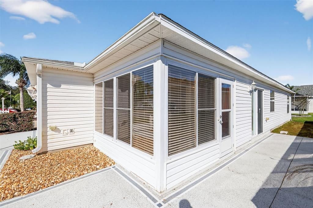 For Sale: $249,900 (2 beds, 2 baths, 1156 Square Feet)