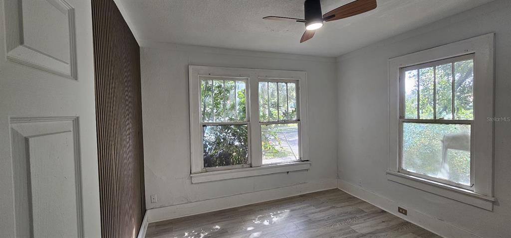 For Sale: $279,000 (3 beds, 1 baths, 940 Square Feet)