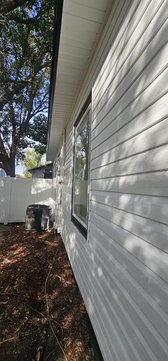 For Sale: $279,000 (3 beds, 1 baths, 940 Square Feet)