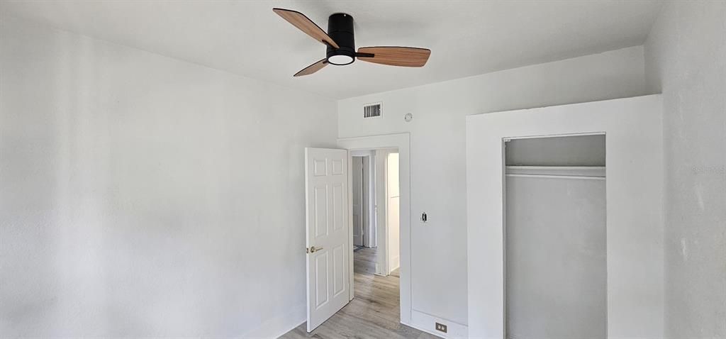 For Sale: $279,000 (3 beds, 1 baths, 940 Square Feet)