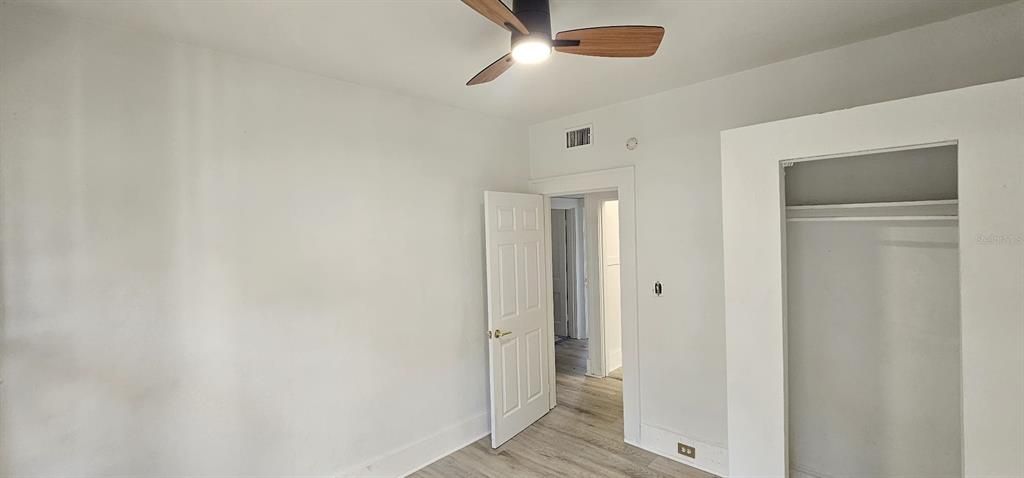 For Sale: $279,000 (3 beds, 1 baths, 940 Square Feet)