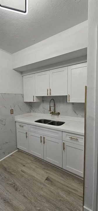 For Sale: $279,000 (3 beds, 1 baths, 940 Square Feet)