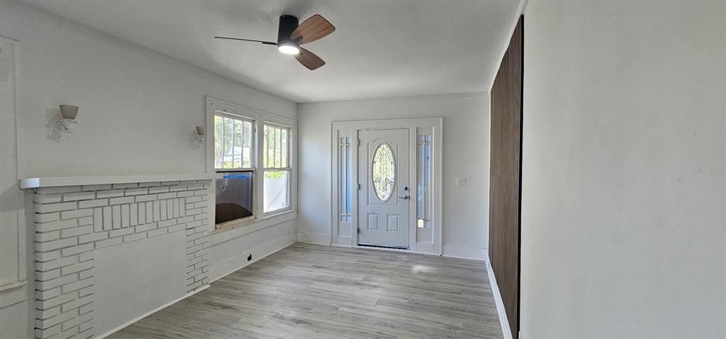 For Sale: $279,000 (3 beds, 1 baths, 940 Square Feet)