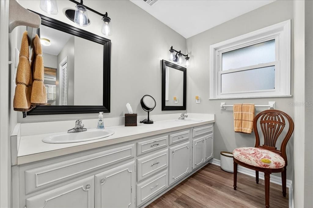 For Sale: $419,000 (4 beds, 3 baths, 2656 Square Feet)