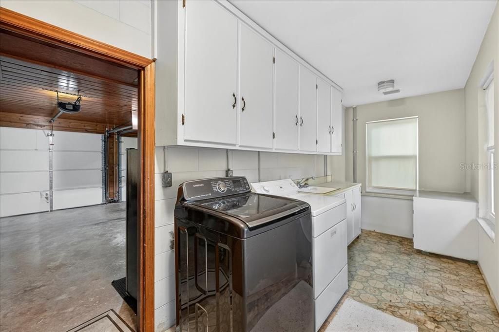 For Sale: $419,000 (4 beds, 3 baths, 2656 Square Feet)