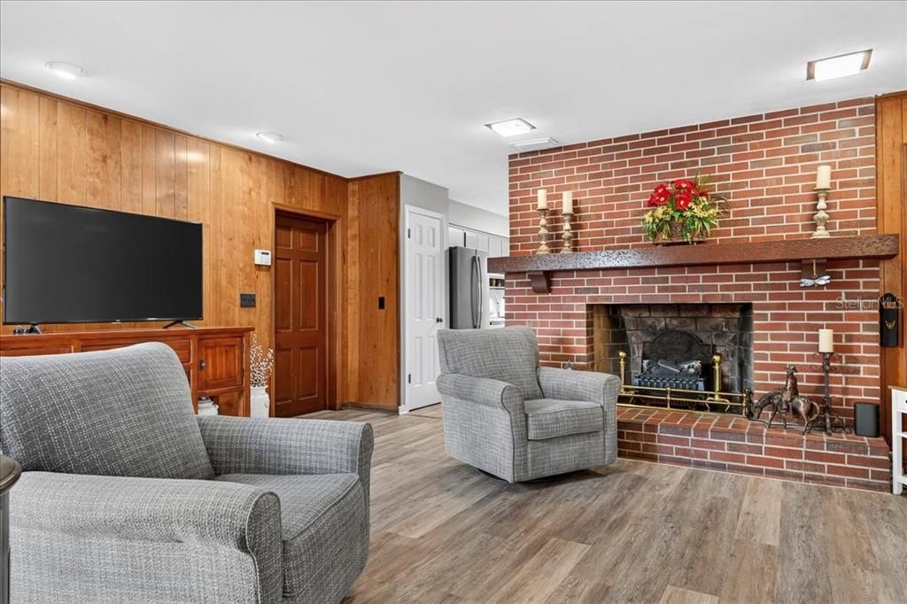 For Sale: $419,000 (4 beds, 3 baths, 2656 Square Feet)