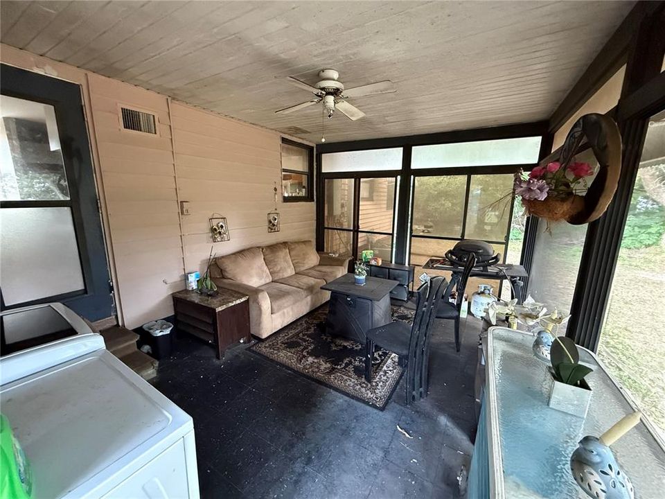 待售: $245,000 (3 贝兹, 2 浴室, 1056 平方英尺)