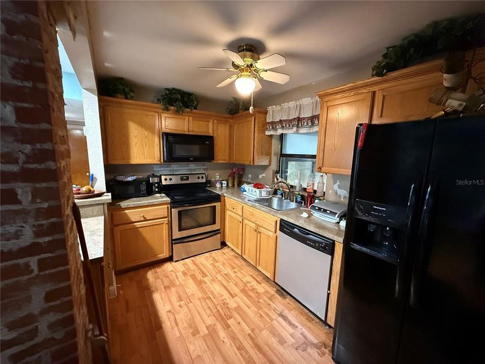 待售: $245,000 (3 贝兹, 2 浴室, 1056 平方英尺)