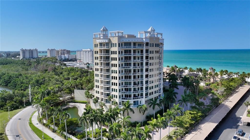 Active With Contract: $3,995,000 (3 beds, 3 baths, 3302 Square Feet)