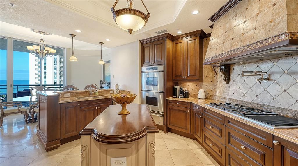 Active With Contract: $3,995,000 (3 beds, 3 baths, 3302 Square Feet)