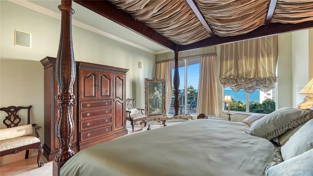 Active With Contract: $3,995,000 (3 beds, 3 baths, 3302 Square Feet)