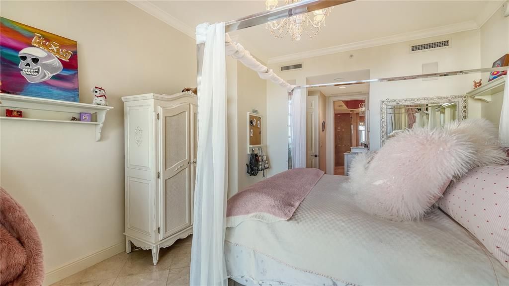 Active With Contract: $3,995,000 (3 beds, 3 baths, 3302 Square Feet)