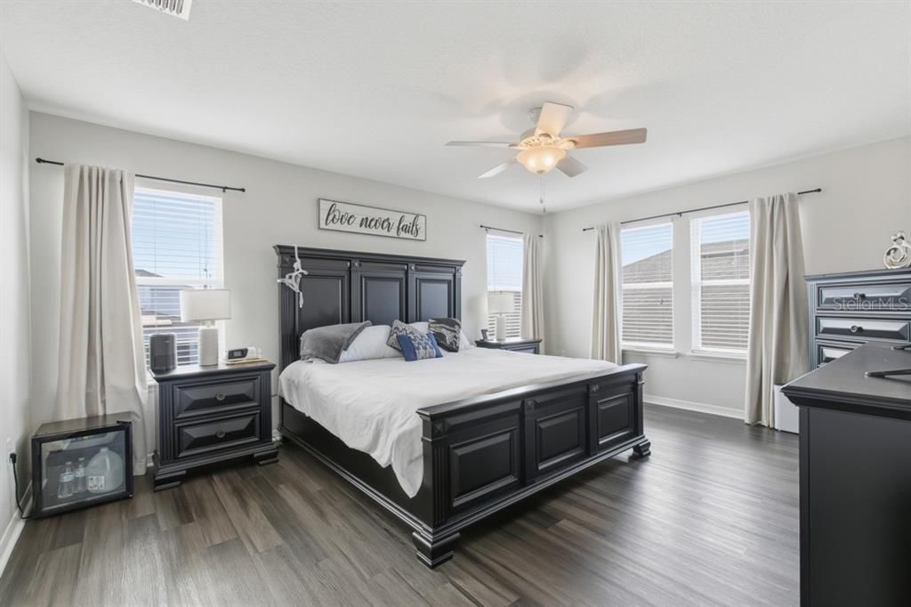 En Venta: $519,900 (4 camas, 3 baños, 2685 Pies cuadrados)