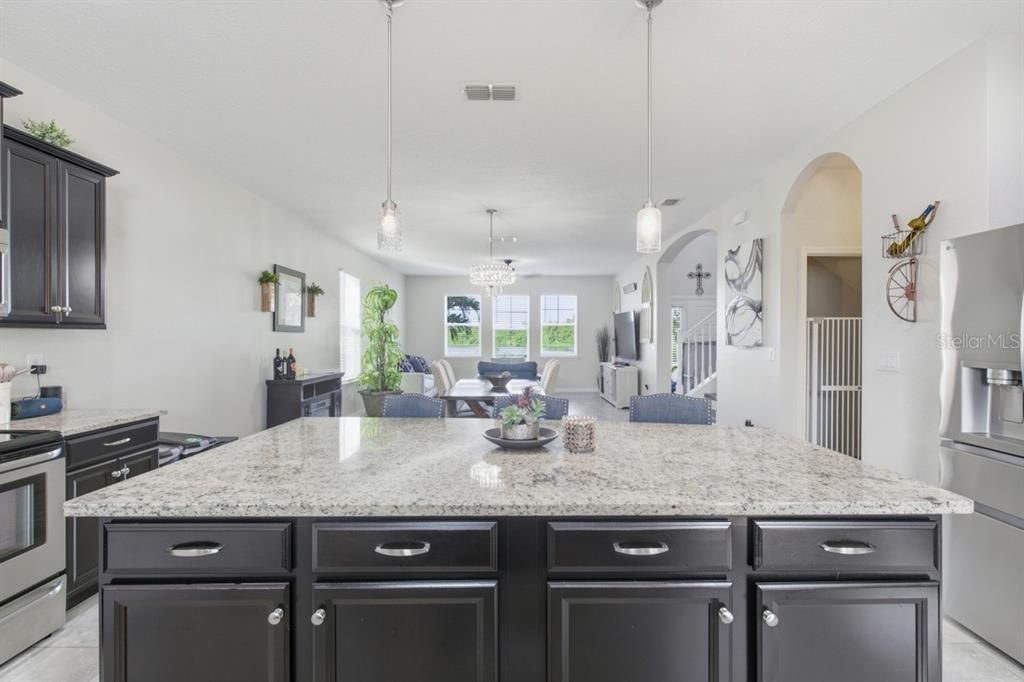 En Venta: $519,900 (4 camas, 3 baños, 2685 Pies cuadrados)