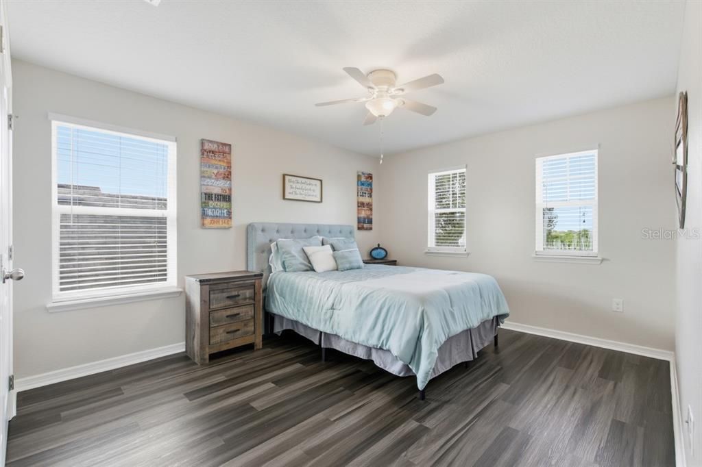 En Venta: $519,900 (4 camas, 3 baños, 2685 Pies cuadrados)