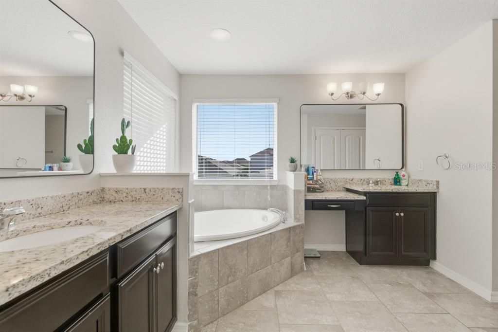 En Venta: $519,900 (4 camas, 3 baños, 2685 Pies cuadrados)