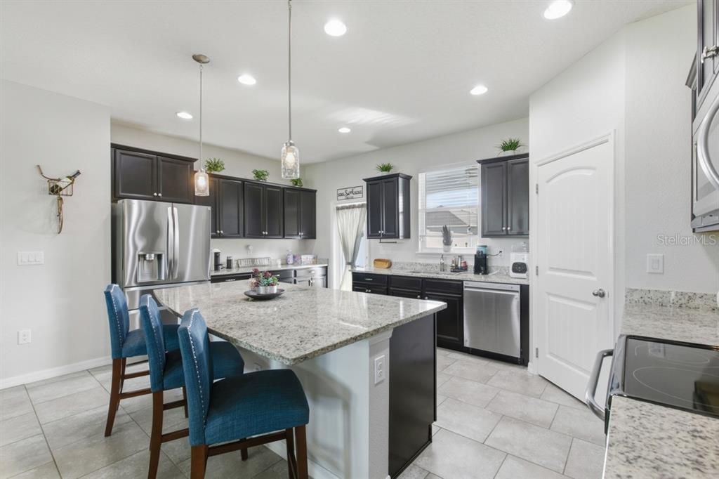 En Venta: $519,900 (4 camas, 3 baños, 2685 Pies cuadrados)