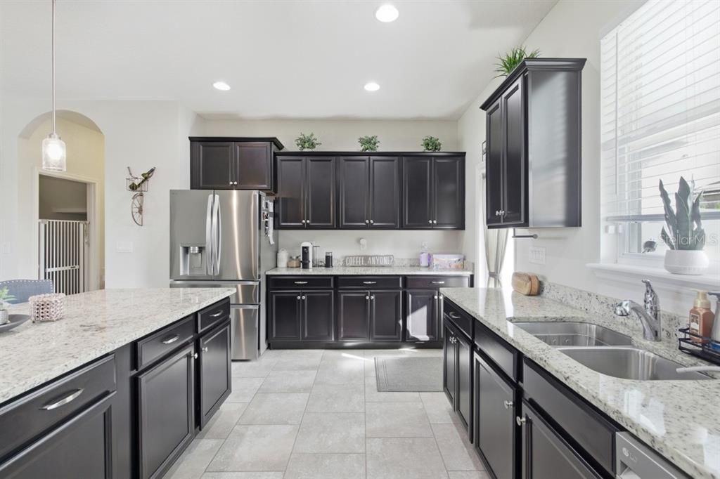 En Venta: $519,900 (4 camas, 3 baños, 2685 Pies cuadrados)