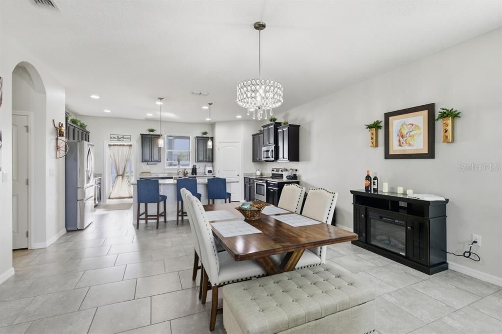 En Venta: $519,900 (4 camas, 3 baños, 2685 Pies cuadrados)