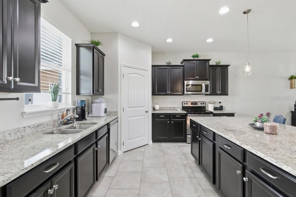 En Venta: $519,900 (4 camas, 3 baños, 2685 Pies cuadrados)