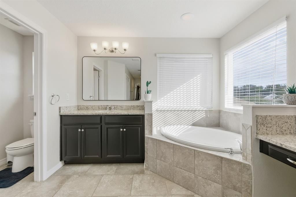 En Venta: $519,900 (4 camas, 3 baños, 2685 Pies cuadrados)