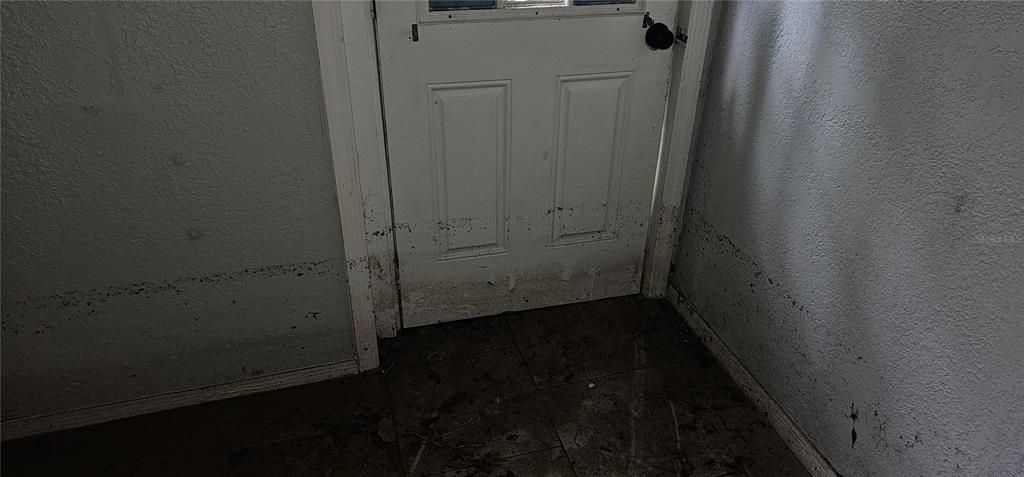 Под контрактом: $100,000 (3 спален, 3 ванн, 1284 Квадратных фут)