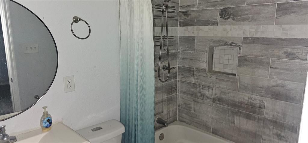 Под контрактом: $100,000 (3 спален, 3 ванн, 1284 Квадратных фут)